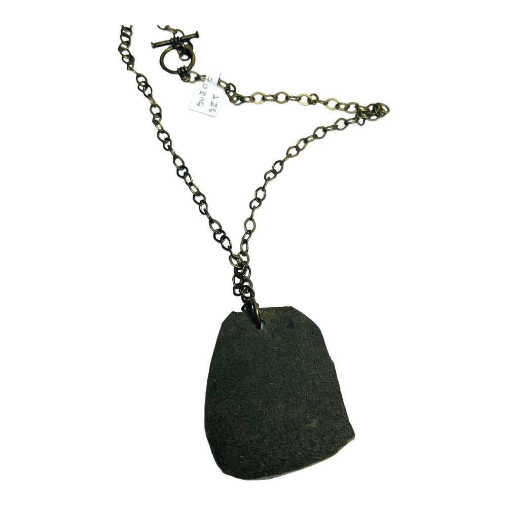 Floret Tea Rose Broken China Necklace - Green Leather Pendant | Alma Antigua - Picture 10 of 15